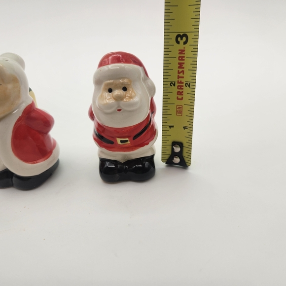 Vintage Mr and Mrs Claus salt and pepper shakers - Picture 8 of 8